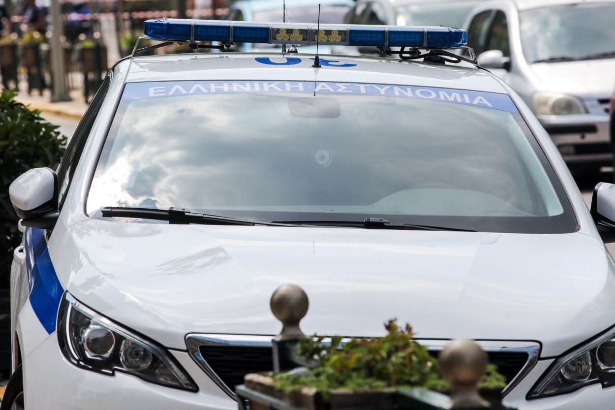 Θρίλερ στα ΕΛΤΑ Κρυονερίου: Πρώην παίκτης ριάλιτι απειλεί να αυτοκτονήσει
