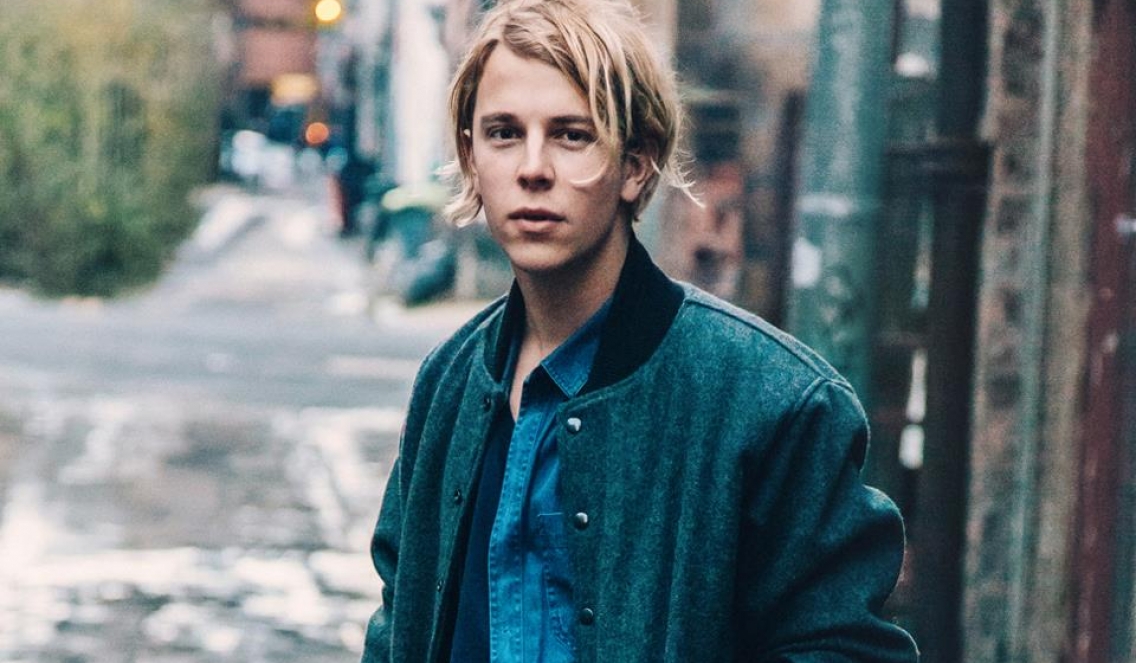 «Στεκόμαστε μαζί»: Ο Tom Odell αντιδρά στο ότι το «Another Love» έγινε το τραγούδι διαμαρτυρίας στο Ιράν