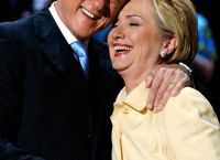 Hillary Clinton: Αποκάλυψε την τραγικική ιστορία πίσω από το νυφικό στον γάμο της με τον Bill Clinton Hillary Clinton: Αποκάλυψε την τραγικική ιστορία πίσω από το νυφικό στον γάμο της με τον Bill Clinton