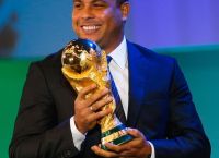 Ronaldo: Πόσο άλλαξαν την ζωή του τα $20.000.000 από την Μπαρτσελόνα; Ronaldo: Πόσο άλλαξαν την ζωή του τα $20.000.000 από την Μπαρτσελόνα;