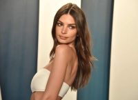Η Emily Ratajkowski μιλάει για όλες τις απατημένες γυναίκες