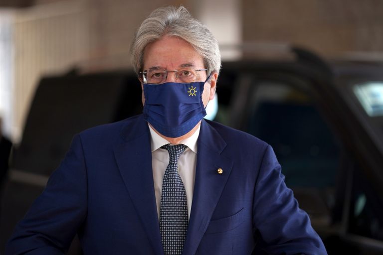 Τζεντιλόνι στο Eurogroup: Η λύση είναι συνεργασία δημοσιονομικής και νομισματικής πολιτικής