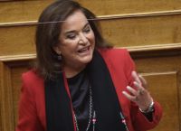 Επίθεση ΠΑΣΟΚ σε Μπακογιάννη: «Προσπάθησε να επιβάλει την ομερτά»