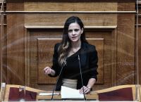 Αχτσιόγλου: «Η κυβέρνηση “ταΐζει” την αισχροκέρδεια με τους φόρους των πολιτών»