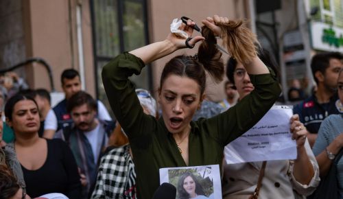 Μάχσα Αμινί: Θάνατος από ασθένεια ή ξυλοδαρμό;