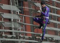 Ο Spiderman της Γαλλίας έγινε 60 ετών και σκαρφάλωσε σε ουρανοξύστη 48 ορόφων στο Παρίσι Ο Spiderman της Γαλλίας έγινε 60 ετών και σκαρφάλωσε σε ουρανοξύστη 48 ορόφων στο Παρίσι