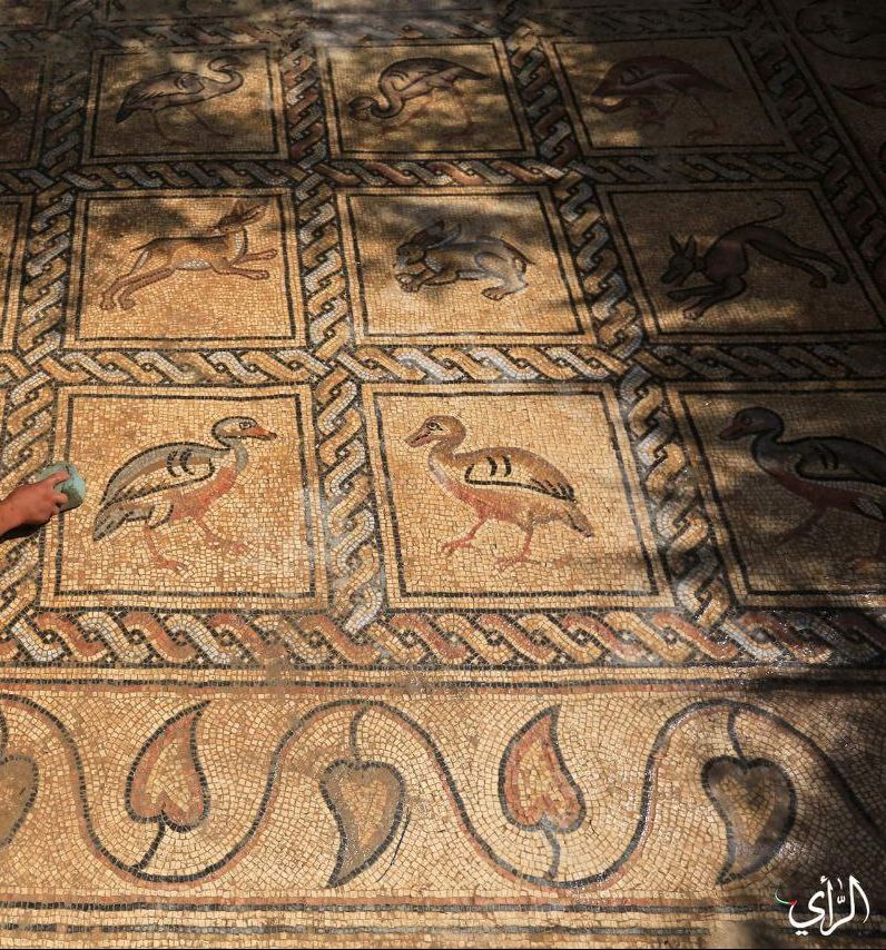 Παλαιστίνιος αγρότης ανακαλύπτει σπάνιο αρχαίο θησαυρό στη Γάζα
