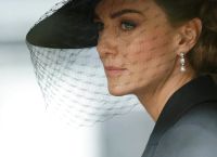 Kate Middleton: Ο λόγος που επέλεξε βέλο στην κηδεία της βασίλισσας Ελισάβετ Kate Middleton: Ο λόγος που επέλεξε βέλο στην κηδεία της βασίλισσας Ελισάβετ