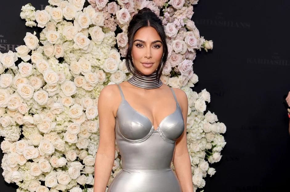 Kim Kardashian: Κατηγορήθηκε ότι σιώπησε για τα λεφτά στην καμπάνια του Balenciaga με τα παιδιά