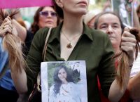 Ιράν διαδηλώσεις: Για 12η συνεχόμενη νύκτα οι Ιρανοί βγήκαν στους δρόμους Ιράν διαδηλώσεις: Για 12η συνεχόμενη νύκτα οι Ιρανοί βγήκαν στους δρόμους