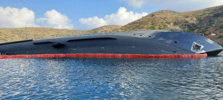 Superyacht 007 runs aground in Kynthos, Greece