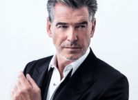 Pierce Brosnan: Η σκυτάλη της γοητείας δόθηκε ατόφια στα παιδιά του Pierce Brosnan: Η σκυτάλη της γοητείας δόθηκε ατόφια στα παιδιά του