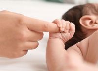 Καθαρίστρια του ΚΑΤ γέννησε στην τουαλέτα και δεν ήξερε ότι ήταν έγκυος Καθαρίστρια του ΚΑΤ γέννησε στην τουαλέτα και δεν ήξερε ότι ήταν έγκυος