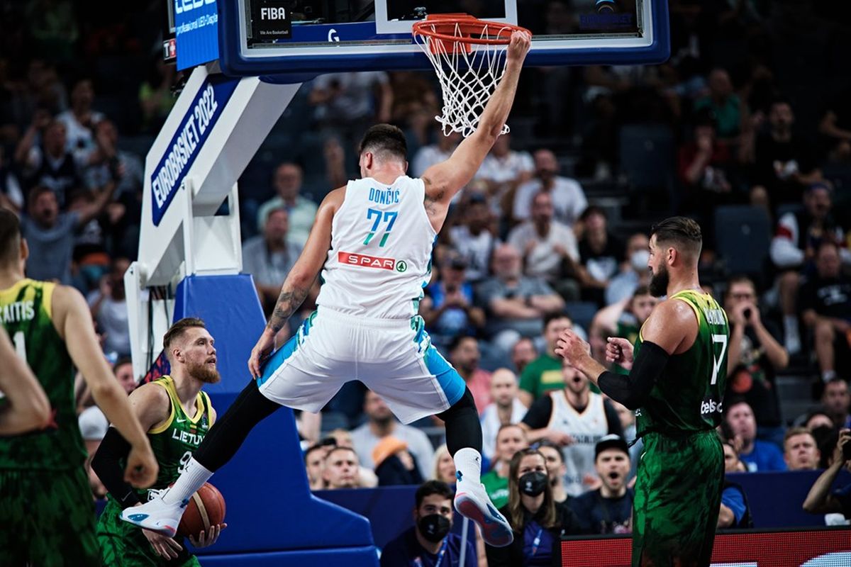 Greece beats 2022 Eurobasket host Italy in Milan