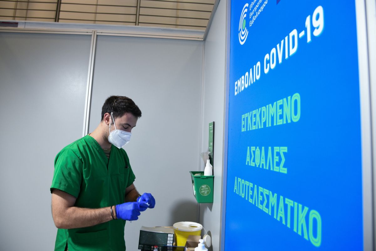Πλεύρης για τα εμβόλια κορωνοϊού: Αρχές Οκτωβρίου τα εμβόλια κατά των μεταλλάξεων του κορωνοϊού Ο4 και Ο5