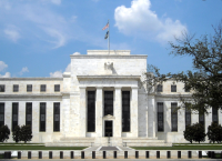 Bloomberg: Το ισχυρό δολάριο βλάπτει την οικονομική προοπτική των ΗΠΑ