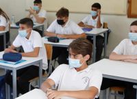 Διευθυντής σχολείου στην Κύπρο απέβαλε 35 μαθήτριες… λόγω κουρέματος Διευθυντής σχολείου στην Κύπρο απέβαλε 35 μαθήτριες… λόγω κουρέματος