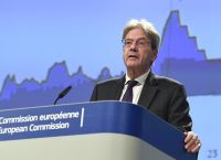 Τζεντιλόνι: “Αυξάνεται ο κίνδυνος ύφεσης στην ΕΕ”