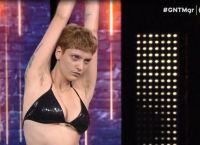 GNTM: Πήγε διαγωνιζόμενη με αξύριστες μασχάλες και κούρεμα «playmobil» GNTM: Πήγε διαγωνιζόμενη με αξύριστες μασχάλες και κούρεμα «playmobil»