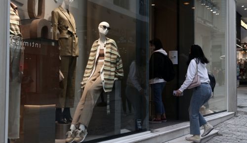 Καταστήματα μειωμένο ωράριο: Δεν εξετάζεται αλλαγή διευκρινίζουν κυβερνητικές πηγές