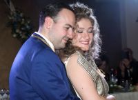 Μαυρίκιος Μαυρικίου: «Ήρθαν 2.000 φακελάκια με πολλά λεφτά στον γάμο μας» Μαυρίκιος Μαυρικίου: «Ήρθαν 2.000 φακελάκια με πολλά λεφτά στον γάμο μας»