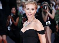 Η Scarlett Johansson ανακαλύπτει πως έδωσε το όνομα στο γιό της Η Scarlett Johansson ανακαλύπτει πως έδωσε το όνομα στο γιό της