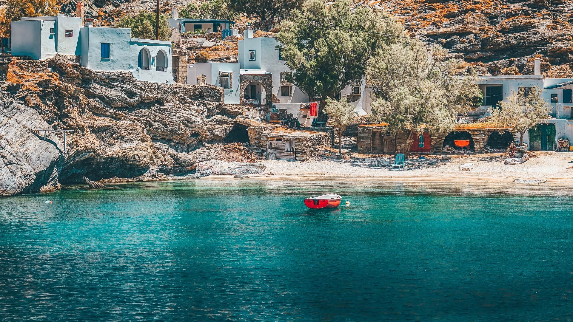 Οι New York Times κάνουν αφιέρωμα στην Τήνο: Προσευχές, θαύματα και υπερτουρισμός