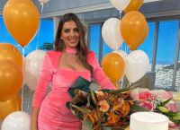 Η Σταματίνα Τσιμτσιλή καλημέρισε τους τηλεθεατές από τζιπ με μπαλόνια