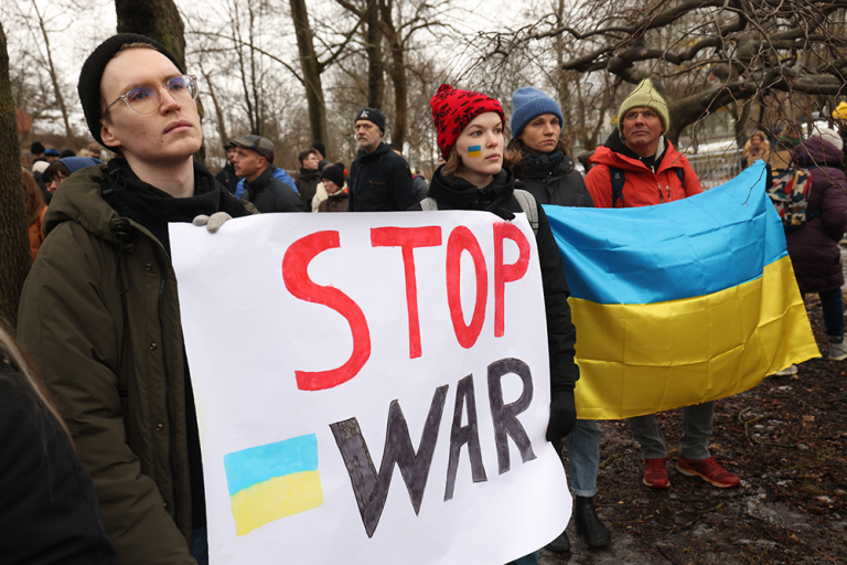 Russia: Cry of anguish from Greek students – “Take us back”