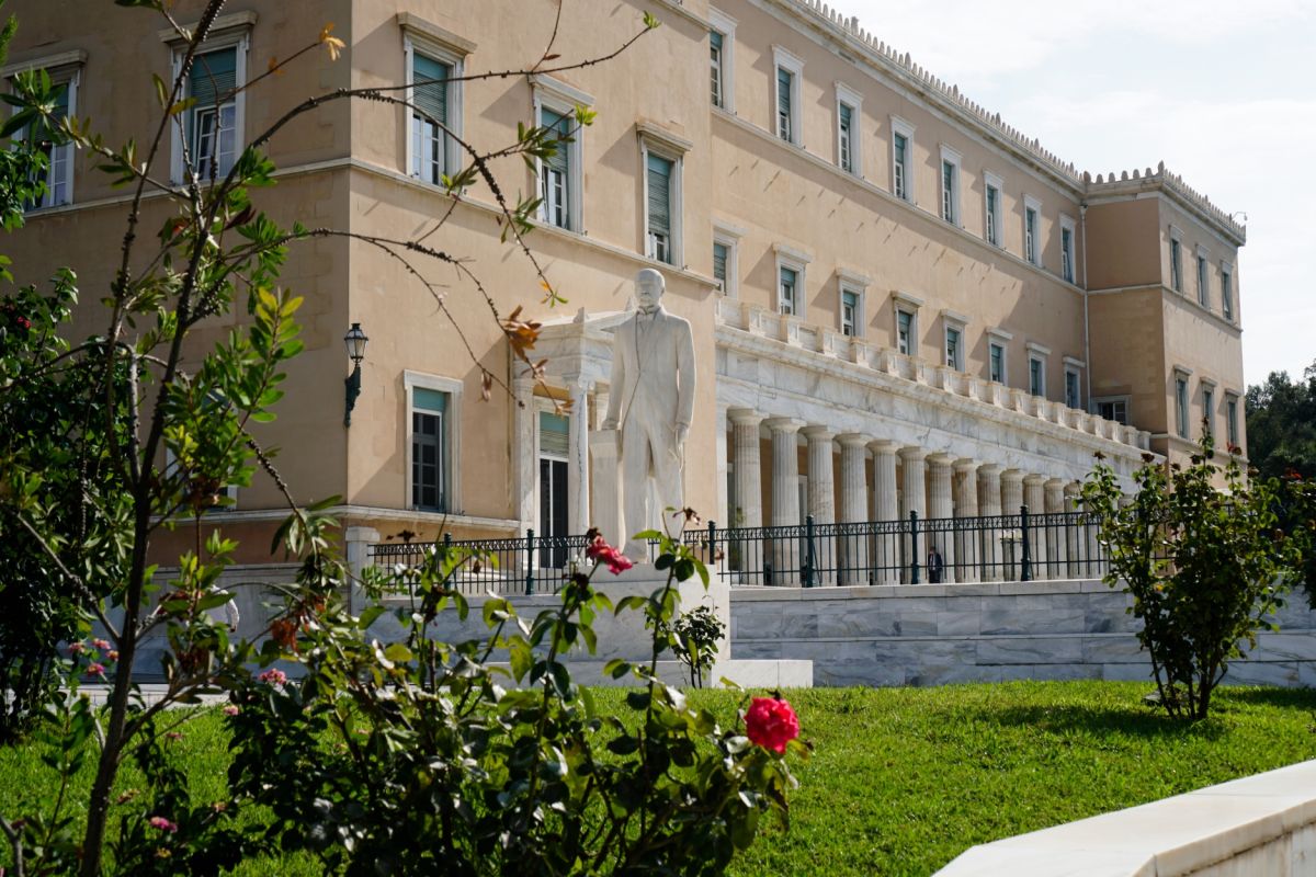 Μέτρα εξοικονόμησης ενέργειας στο Δημόσιο: Θα ξεπεράσουν τα 10 δισ. ευρώ