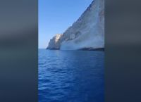 Ζάκυνθος: Αποκολλήθηκε μέρος από τον κόλπο στο Ναυάγιο [vid]
