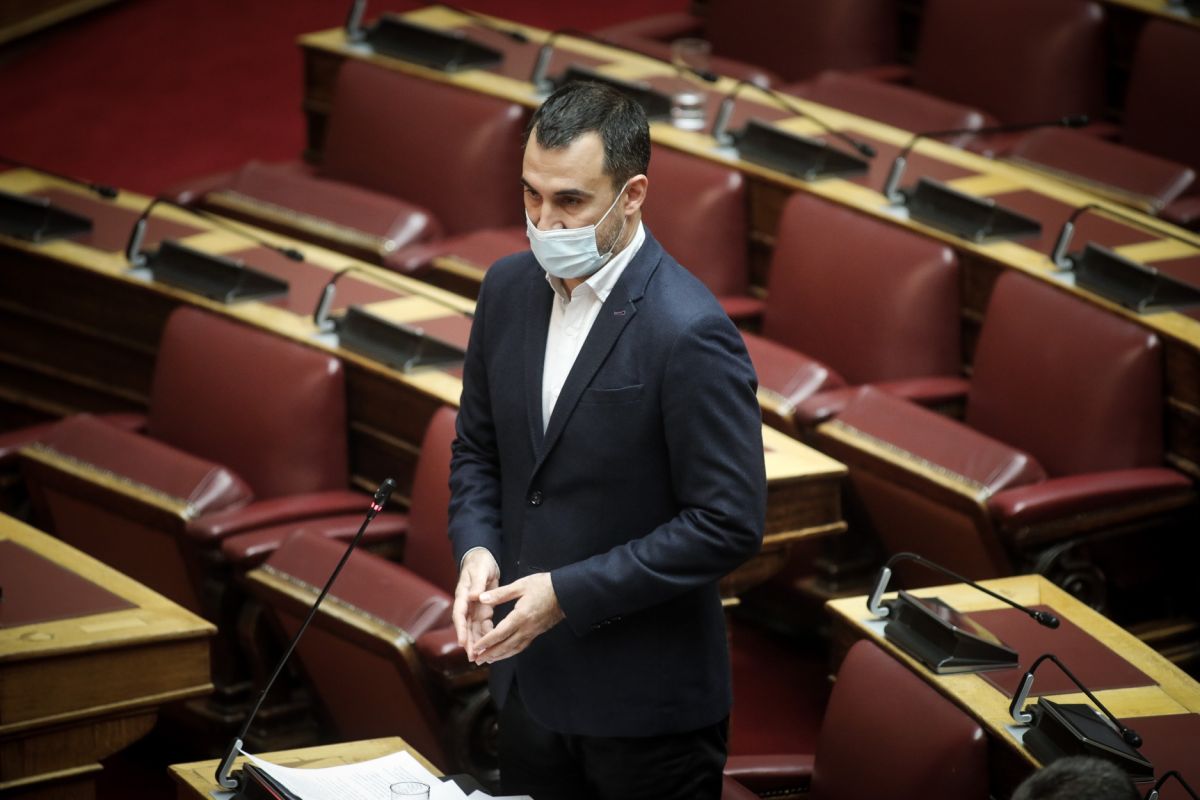 Χαρίτσης: «Η κοινωνία υφίσταται αφαίμαξη εξαιτίας της πολιτικής Μητσοτάκη»