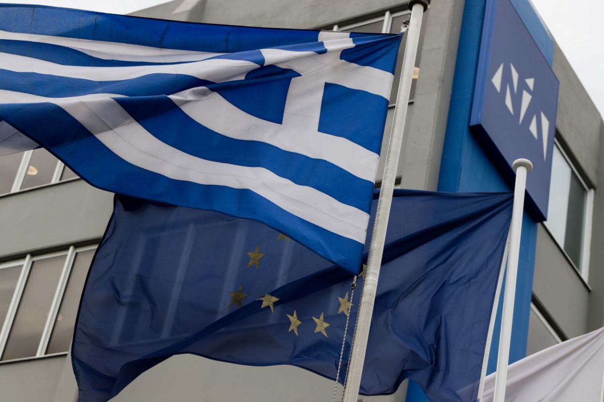 ΝΔ: “Οι επικίνδυνοι, θρασύδειλοι τραμπούκοι δεν μας φοβίζουν”