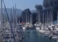 Μεγάλη πυρκαγιά στη Κέρκυρα -Καίγονται τέσσερα σκάφη στη Μαρίνα Γουβιών