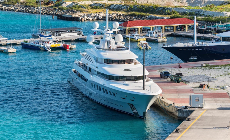 Κυρώσεις στη Ρωσία: Ρώσος ολιγάρχης μηνύει τα γαλλικά τελωνεία για κατάσχεση των γιοτ του