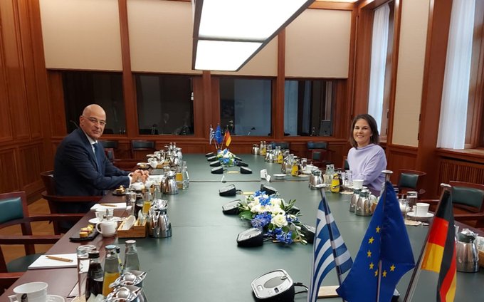 Συνάντηση Δένδια – Μπέρμποκ: Ουκρανία, Δυτικά Βαλκάνια και Μεσόγειο στο επίκεντρο