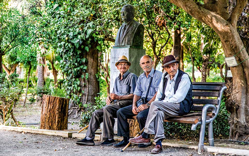Η Ελλάδα «μικραίνει»: Περισσότεροι θάνατοι από γεννήσεις για το 2021