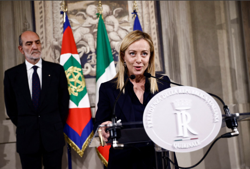 Ιταλία: Η Μελόνι “επιστρέφει” τους ανεμβολίαστους υγειονομικούς στις θέσεις τους