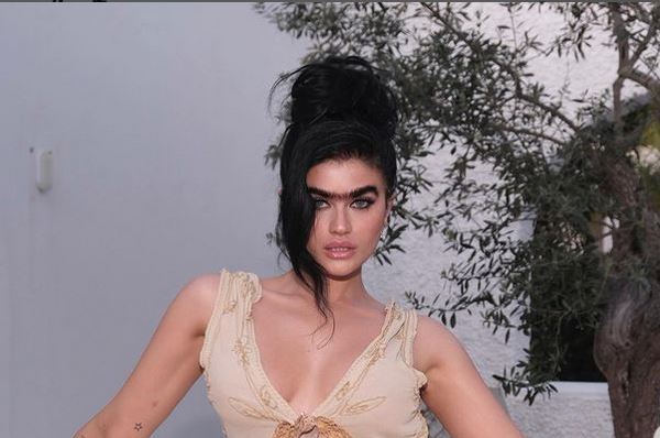 Σοφία Χατζηπαντελή: Έριξε το Instagram με τα μαύρα εσώρουχα και το τεράστιο στήθος της