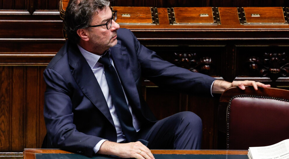 Μελόνι: Προς αναζήτηση υπουργού Οικονομικών – “Βλέπει” πιθανό τον Τζιορτζέτι