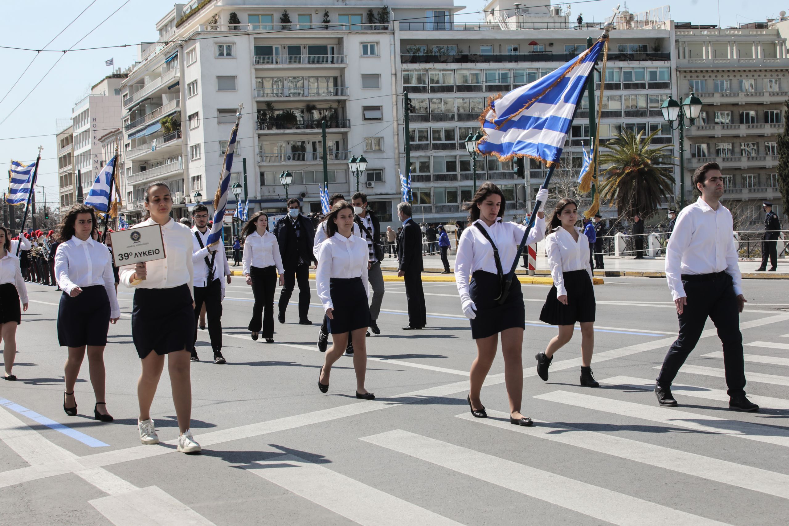 28η Οκτωβρίου – Μαθητικές παρελάσεις: Κυκλοφοριακές ρυθμίσεις σε Αθήνα και Πειραιά – Αλλαγές σε ΜΜΜ