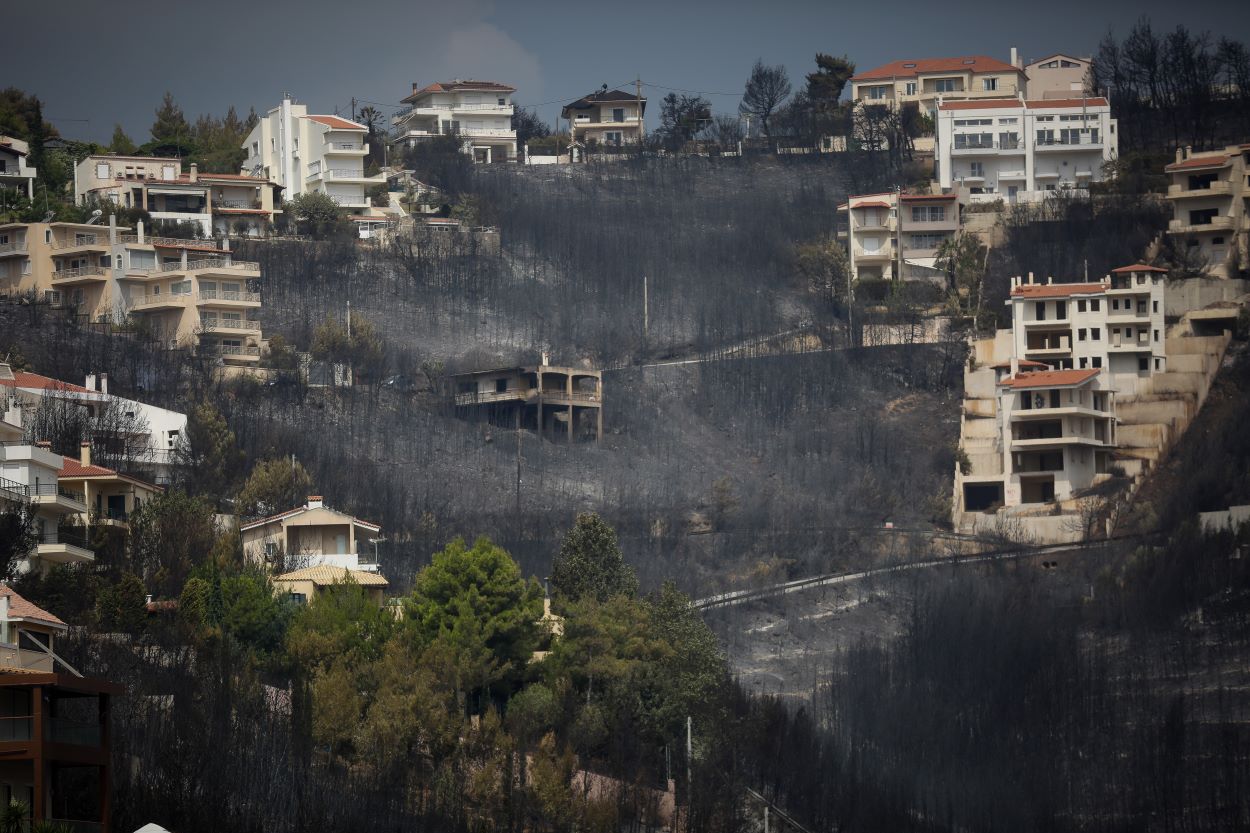 Δίκη για τη φωτιά στο Μάτι: Μαρτυρία σοκ – Επέπλεαν άνθρωποι στη θάλασσα