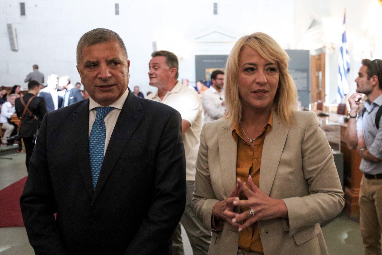 “Πόλεμος” ανακοινώσεων Πατούλη – Δούρου για πιθανές σχέσεις του 53χρονου με την Περιφέρεια