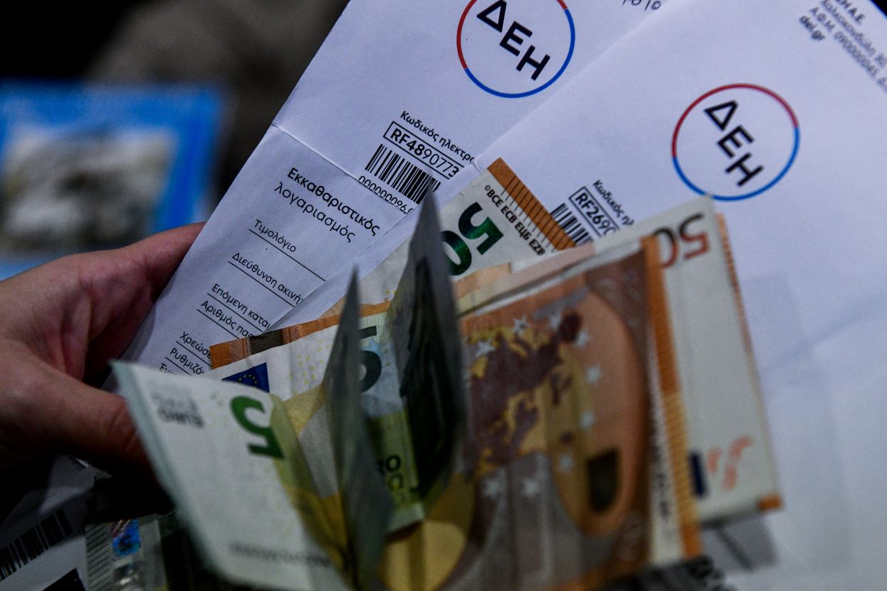 Ρεύμα επιδότηση: Πως διαμορφώνονται οι νέες τιμές για παροχές κύριας και μη κύριας κατοικίας