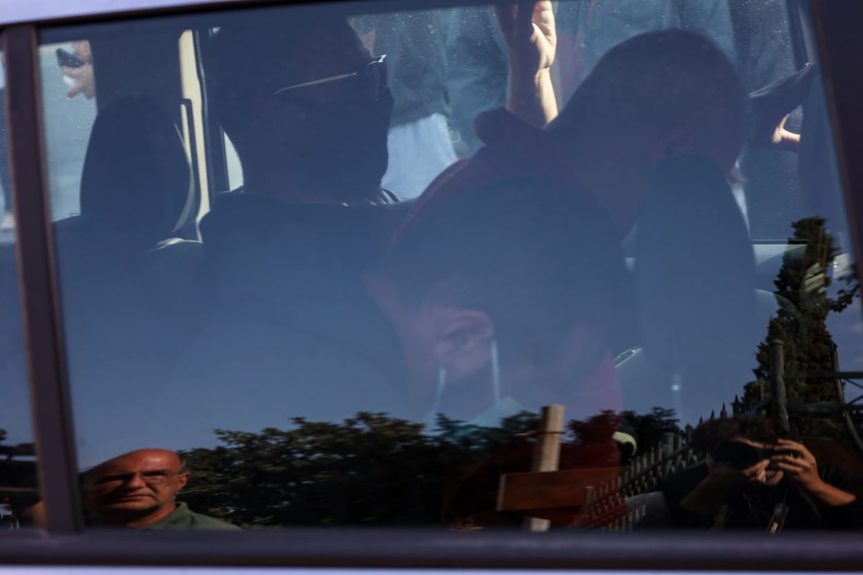 Κολωνός: Αρνείται τις κατηγορίες η μητέρα της 12χρονης – Η ανακοίνωση της ΕΛΑΣ για τη σύλληψή της