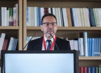 Στουρνάρας: Η πυξίδα μας έχει μία και μόνη βελόνα που είναι στραμμένη στον πληθωρισμό