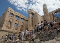 Ακρόπολη: Αυτοκτονία ο θάνατος της γυναίκας – Πήδηξε από τον λόφο του Αρείου Πάγου