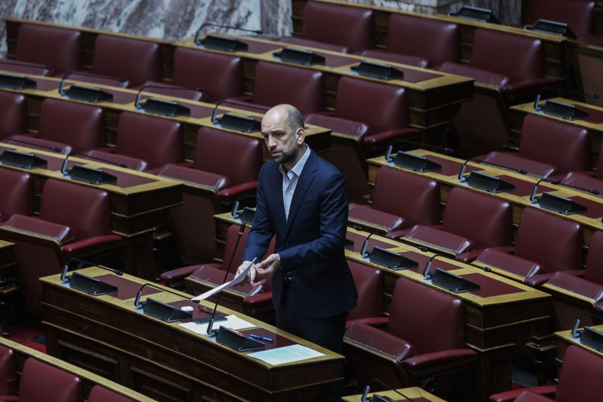 Βουλή: Υπέρ της άρσης ασυλίας του βουλευτή του ΣΥΡΙΖΑ Κ. Μπάρκα η Ολομέλεια