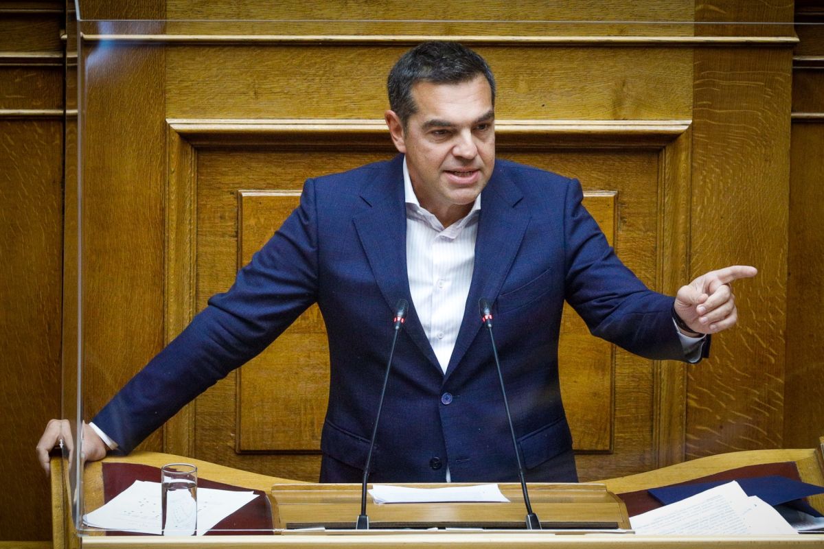 Τσίπρας στη Βουλή: Δείτε live την δευτερολογία για την ακρίβεια