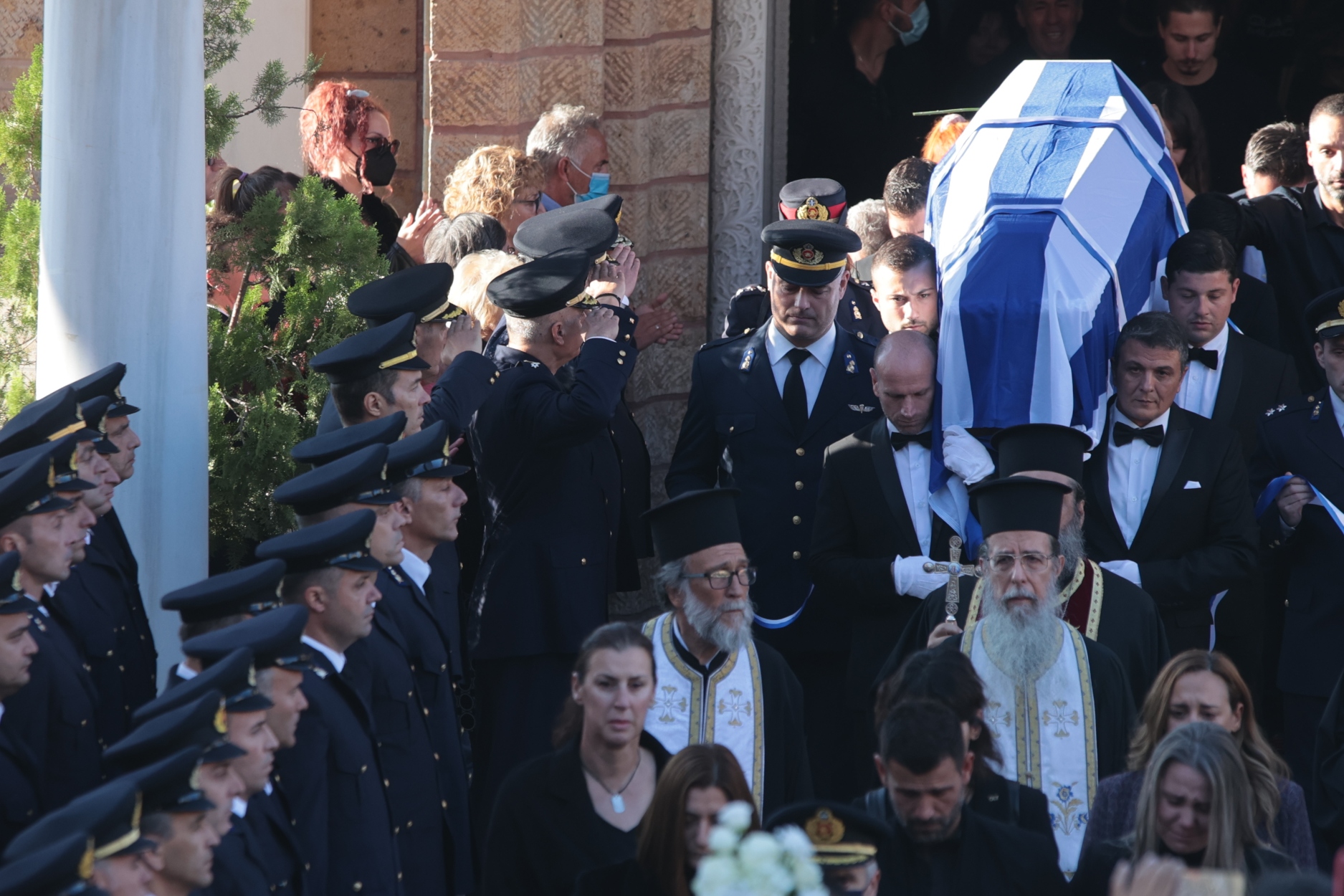 Αλέξανδρος Νικολαΐδης: Θρήνος στην κηδεία του – «Παλικάρι μου, αετέ μου, πώς θα το περάσω αυτό»